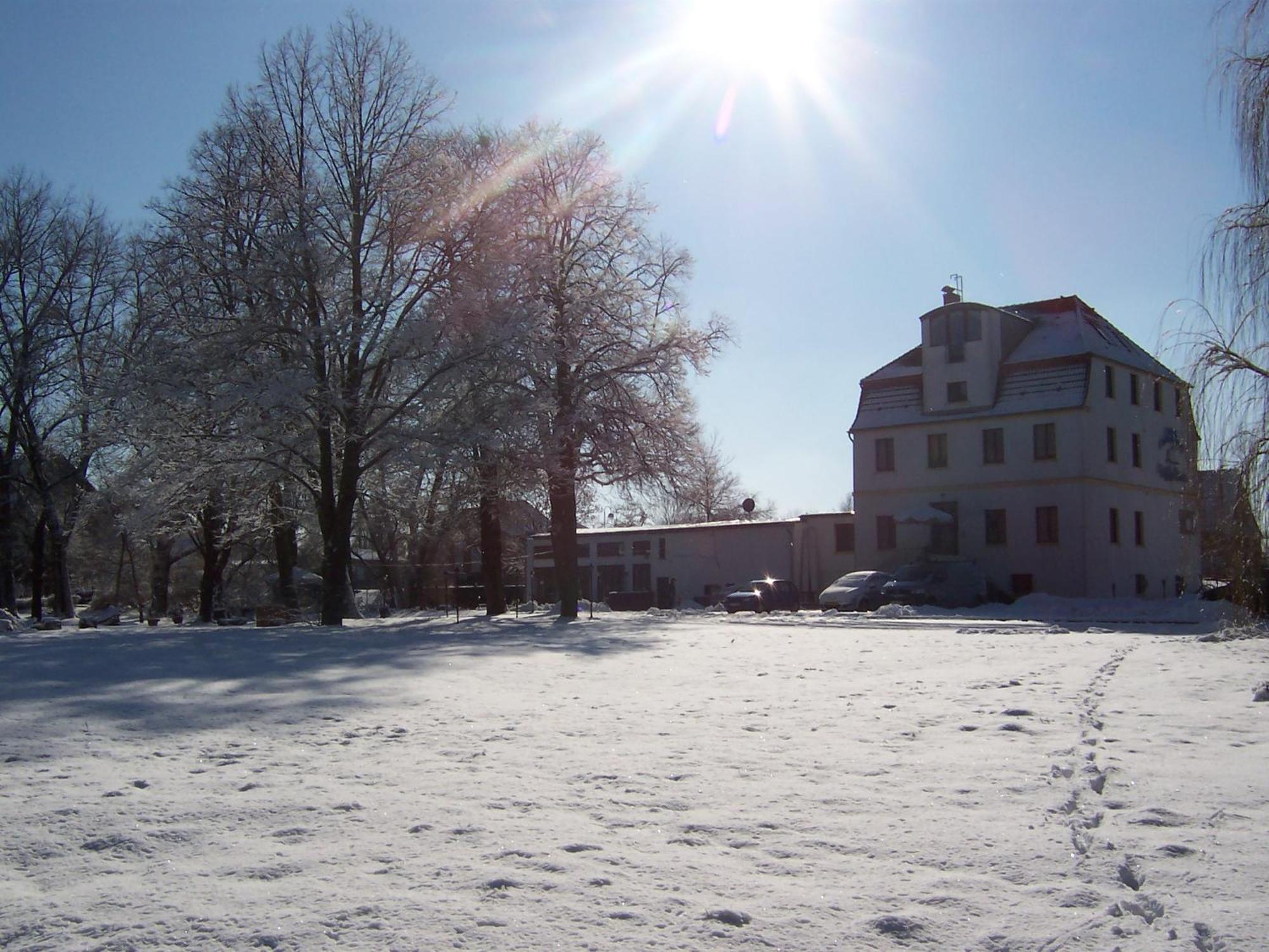 Land-Gut-Hotel- Weisser Schwan Zossen Extérieur photo